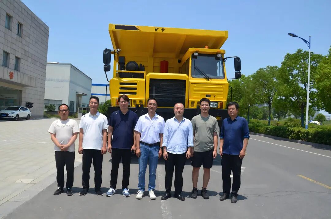 矿卡无人巡检车
